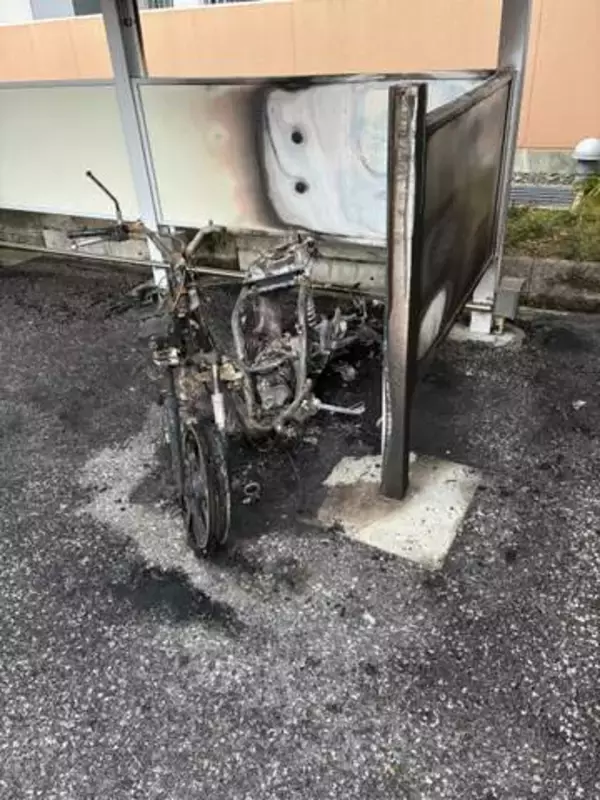 市営住宅で連続放火か　原付きバイクや掲示物などが焼ける　先月も不審火が　愛知県岡崎市