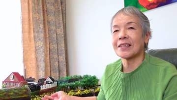 ダンボールは大切な“素材”　77歳のおばあちゃんが1人で作る「鉄道ジオラマ」きっかけは電車好きの孫