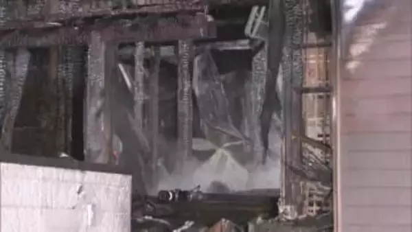 住宅が全焼する火事　焼け跡から1人の遺体　73歳女性が軽傷　息子と孫と連絡取れず　愛知