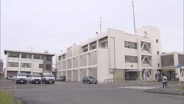 タバコや菓子パン奪った男が逃走　コンビニ店員を刃物で脅したか　岐阜・安八町