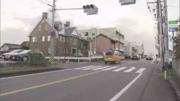 ひき逃げで77歳女性が骨盤骨折の重傷 逃げた車の行方を追う 三重県桑名市