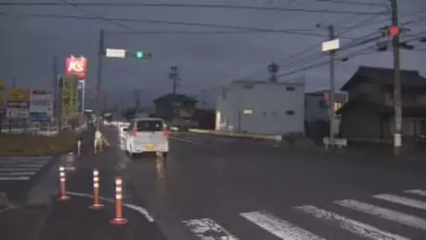 高齢男性運転の車が歩道に突っ込む　歩行者の男性（76）が意識不明の重体　ハンドル操作誤ったか　岐阜