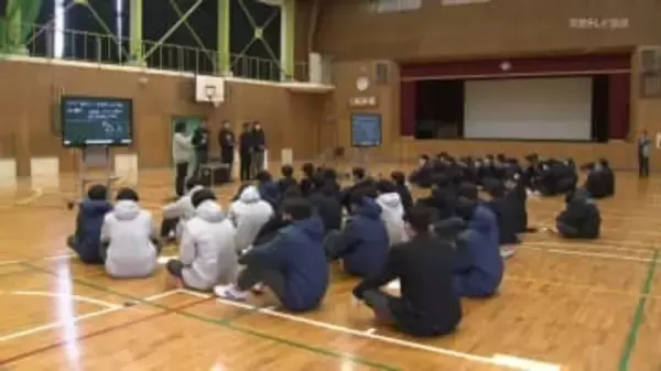 県立山辺高校で特別授業　最先端の産業用ドローンを学ぶ