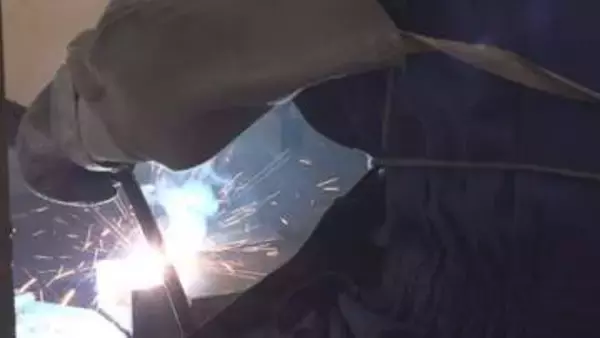 高校生らが技術を競う　奈良県溶接技術競技会