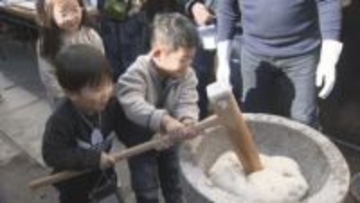 つきたてのお餅をぜんざいで！奈良町にぎわいの家　餅つき体験