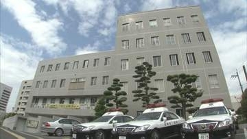 「2軒くらい飲んだ」警察の停止指示を無視して逃走→街路樹に衝突　18歳の男を逮捕