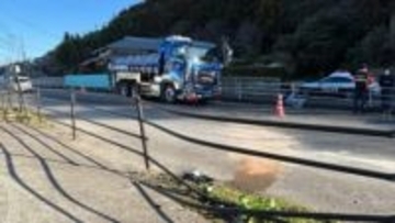 長崎・川棚町で大型トラックと乗用車が正面衝突　乗用車大破し5歳くらいの男児が意識不明の重体