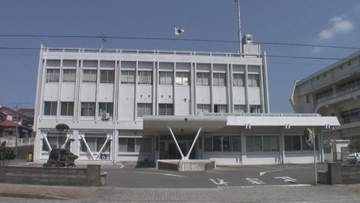 「私の車が…」駐車場の車から突然炎　女性から通報　原因不明