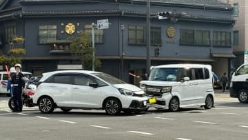 【速報】長崎市の大波止交差点　車同士の正面衝突事故