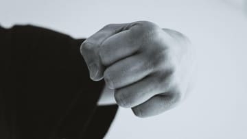 夫婦で金銭めぐる口論　妻の髪つかみ顔面殴打か　40代男を現行犯逮捕【長崎】