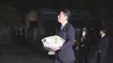 「小泉防衛相　長崎   平和公園で献花    報道陣へのコメントなし」の画像1