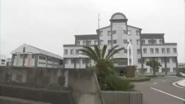 警察署の駐輪場で刃体の長さ約18センチの包丁を所持していた疑い　住所不定・無職の男（74）逮捕　「間違いありません」と容疑認める【長崎・大村市】