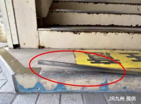 駅舎内で転倒　浮き上がった滑り止め用の金具にひっかかり利用客がけが【長崎・長与町】