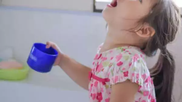 「うがい薬」は逆効果？ 専門医が指摘する“喉のバリア”の落とし穴　予防に一番いいのは「ただの水」