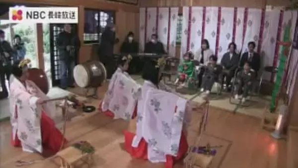 七五三や米寿など”節目”の人たち 一緒に”宮参り” 五島市白浜神社の”春まつり”