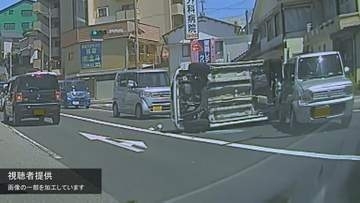ドラレコが捉えた衝突の瞬間「音がドンとなってパッと見たら車が横転していた」国道で車3台絡む事故　2人搬送　長崎・佐世保