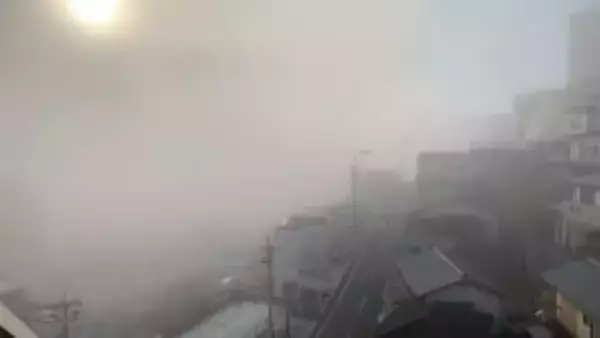 長崎市が濃霧で「真っ白」視界1キロに　JRが霧でダイヤに遅れ　午後は黄砂にも注意