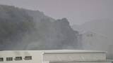 「造船所内の工場の一部と付近の山を焼く　けが人の情報なし【長崎県佐世保市】」の画像1