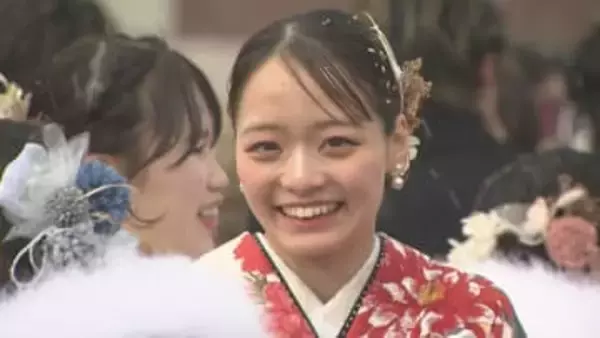 雪が舞うハウステンボスでの成人式典　長崎県佐世保市