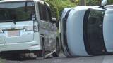 「車が横転したまま下り坂を滑走…上って来た車と衝突　和仁会病院前の坂道　女性3人病院搬送【長崎市】」の画像1