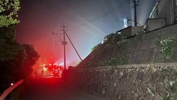 「火柱が上がっています」資材置き場の倉庫が燃える火事　約1時間後に鎮圧【長崎・佐々町】