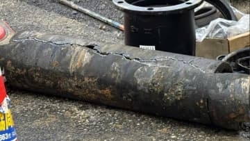 水道管に1メートルの亀裂　佐世保市の141世帯で一時断水　原因は60年以上前の「老朽管」