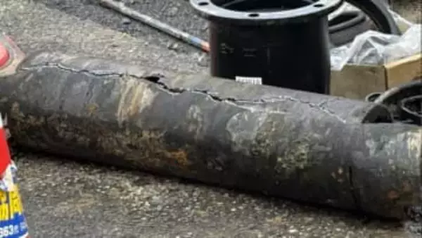 水道管に1メートルの亀裂　佐世保市の141世帯で一時断水　原因は60年以上前の「老朽管」