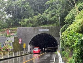トンネル内でタクシーと普通乗用車が衝突　長崎県時津町の鳴鼓トンネル一時全面通行止め（19時規制解除）