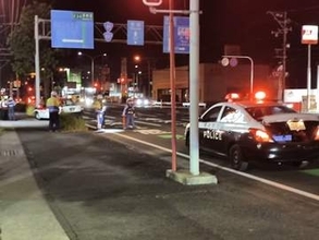 【速報】軽乗用車とタクシーが衝突し乗客3人がケガの模様　軽乗用車が第二車線から道路沿いの店舗へ入ろうと左折か　長崎県諫早市