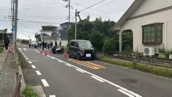 軽乗用車と原付バイクが衝突する“右直事故”　原付バイクの女性（60代）意識不明の重体　現場は信号機のない十字路交差点【長崎】