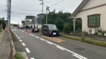 軽乗用車と原付バイクが衝突する“右直事故”　原付バイクの女性（60代）意識不明の重体　現場は信号機のない十字路交差点【長崎】