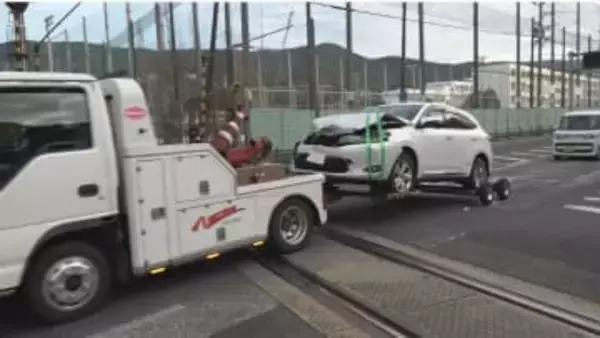 佐世保工業高校横　MR松浦鉄道と車が踏切内で衝突　一時運行見合わせ