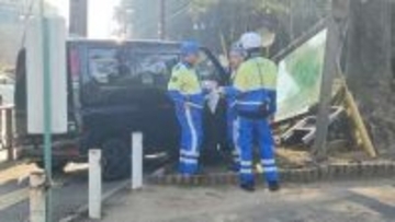 【速報】「車が看板に突っ込んでいる」長崎県諫早市で重体事故