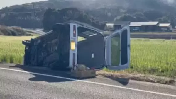 【現場画像】車が道路脇の畑に横転　70代女性が死亡　後部座席には孫の高校生も同乗　長崎・壱岐市