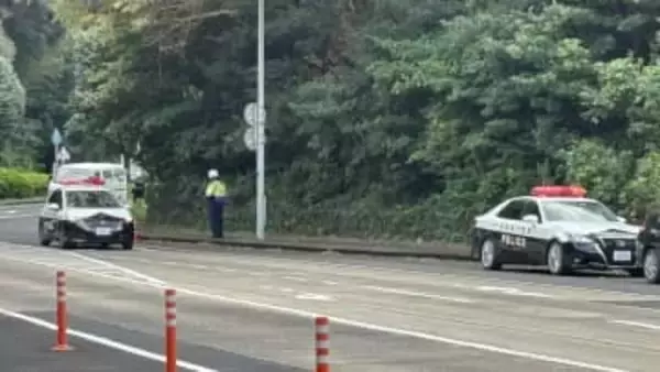 【続報】現場は平戸市立志々伎小学校近く　強盗未遂事件　刃物男が逃走中《特徴》40代、身長160センチ位、黒色長袖、紺色長ズボン、シルバーの軽自動車