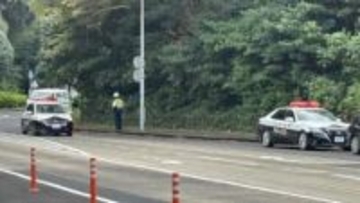 【続報】現場は平戸市立志々伎小学校近く　強盗未遂事件　刃物男が逃走中《特徴》40代、身長160センチ位、黒色長袖、紺色長ズボン、シルバーの軽自動車