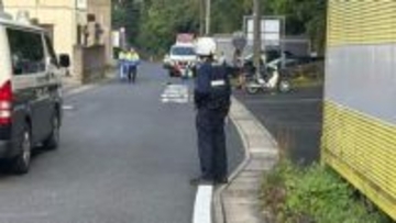 新聞配達中のバイクにはねられ女性死亡　長崎県佐世保市の市道