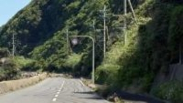 がけ崩れで国道499号一部通行止　長崎市以下宿町