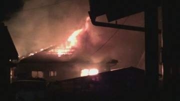 五島市で未明に火事　4人就寝中の家にも延焼し2棟がほぼ全焼…逃げ出して無事