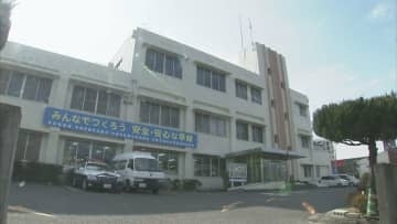 母親を突っ張り棒で殴ってけがをさせた疑い　会社員の男（21）を傷害容疑の現行犯で逮捕　佐世保市