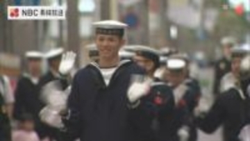 佐世保市で自衛隊パレード　２年連続で銃携帯せず行進
