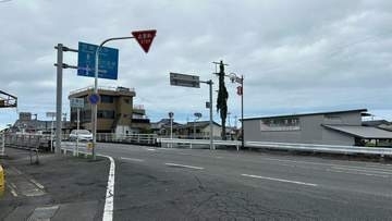 【国道251号】原付バイクの80代女性が重体の模様　30代女性の軽乗用車と衝突　長崎・雲仙