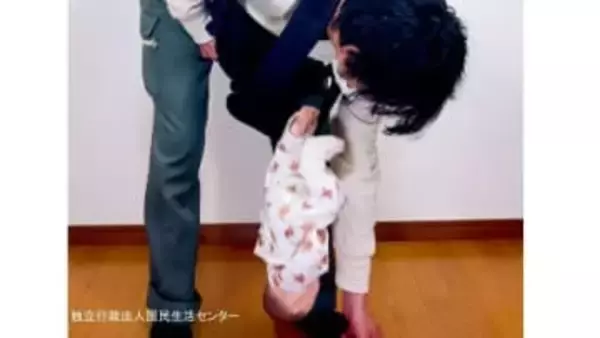 抱っこひも事故「すり抜け」の恐怖　なぜ赤ちゃんは落ちる？生後数カ月の子どもが重篤なけが
