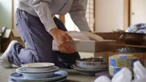 形見を捨てられた…遺品トラブルに注意　「トラック詰め放題」の無許可業者も