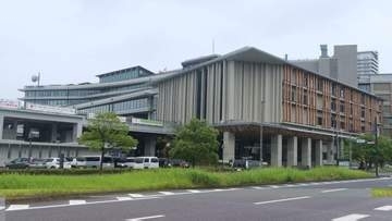 近隣トラブルか　長崎県職員の男逮捕　女性の自宅ドアこじ開け蹴った傷害容疑「蹴っていない」容疑否認