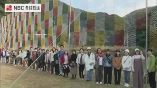 五島の自然を”５色”で表現　島民200人が協力し作り上げた ”そらあみ” 完成　長崎県五島市奈留島