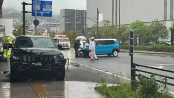 速報）長崎市で車の衝突事故 軽乗用車が横転 ３人 病院に救急搬送