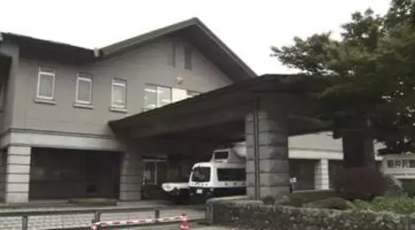 別荘地で木の伐採中…作業員の男女2人が死亡　落下した木が当たったか　5人で高さ約10ｍの木を伐採中に落下　当たったとみられる木は長さ約1ｍ60cm・太さ約90cm　長野・軽井沢町