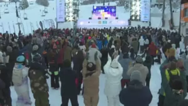 「生で聞けるのは最高」　スキー場の特設ステージで広瀬香美さんのライブ　待望の雪が積もったゲレンデを熱く盛り上げる