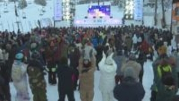 「生で聞けるのは最高」　スキー場の特設ステージで広瀬香美さんのライブ　待望の雪が積もったゲレンデを熱く盛り上げる